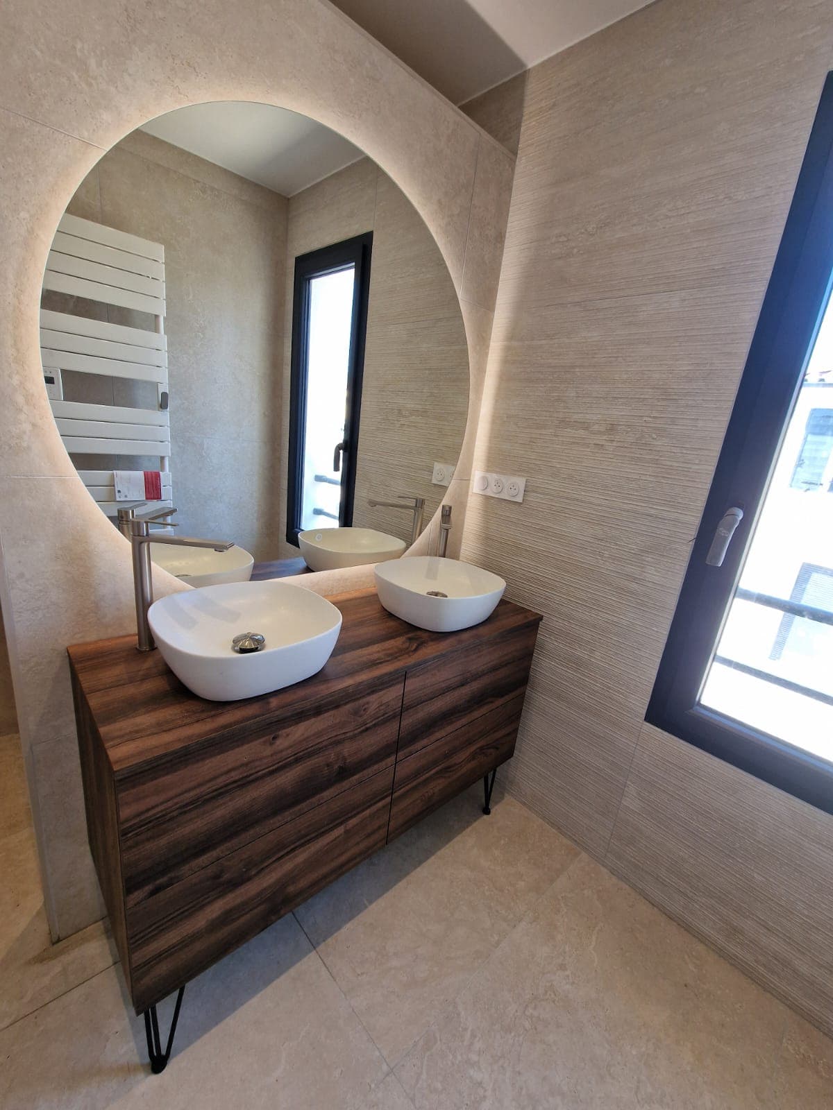 Rénovation lavabo design par L.P.C.S. plombier à Solliès-Pont